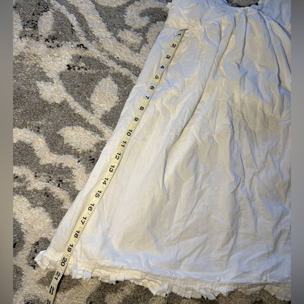 Louise Mitchell Dainty White Cotton Mini Dress with Embroided Roses⭐️ - Picture 6 of 8